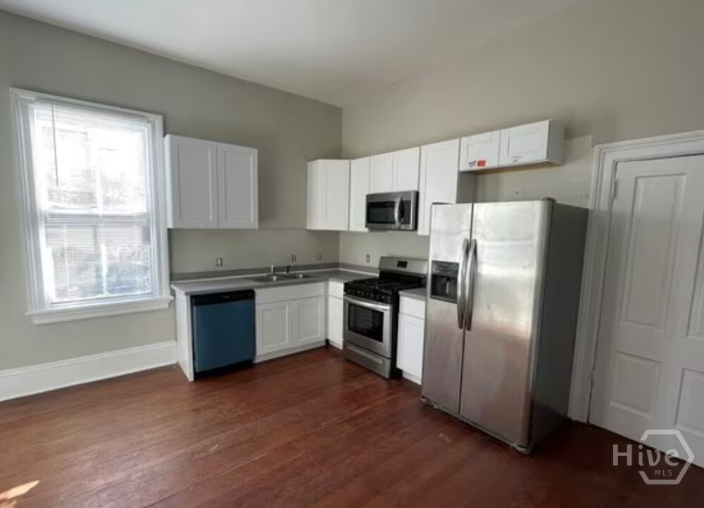 Building Photo - 320 E 31st St