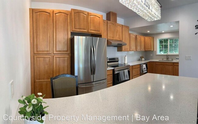 Building Photo - 4 br, 2.5 bath House - 1606 E San Fernando...
