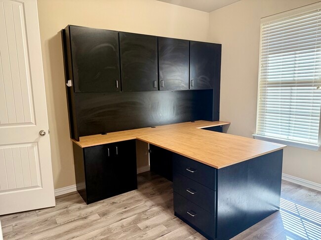 Building Photo - 288 Benwick Dr