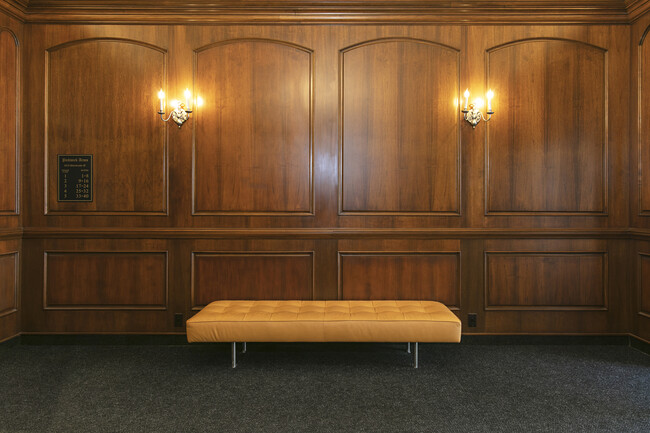 Lobby - Pickwick Arms