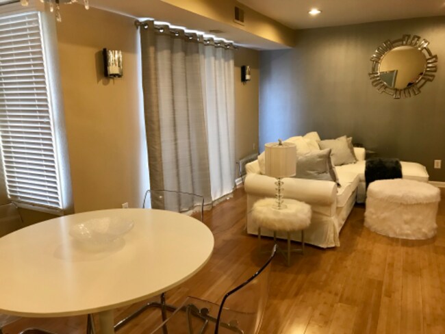 Foto del edificio - 30475 W 14 Mile Rd