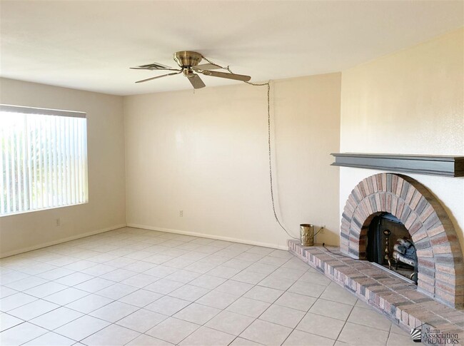 Building Photo - 2045 S 14th Ave
