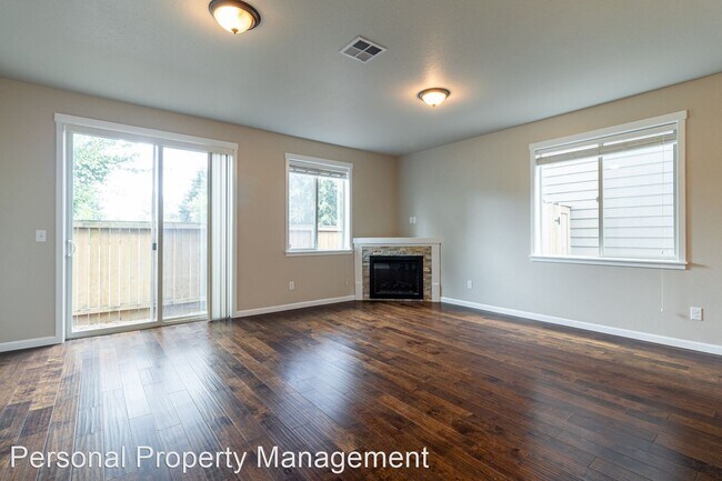 Building Photo - 3 br, 2.5 bath House - 13022 NE 28th Way