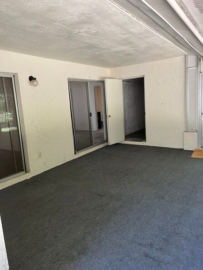 Foto del edificio - 14 Woodlands Blvd