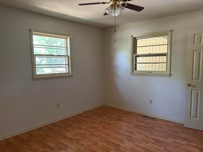 Foto del edificio - 812 Springmont Dr