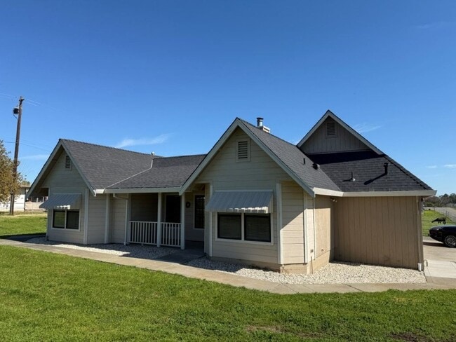 Building Photo - Unique 2 Bedroom Country Property Vacaville *Star Rentals