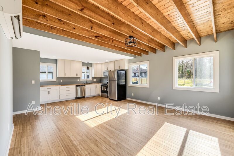 Primary Photo - 12 New St