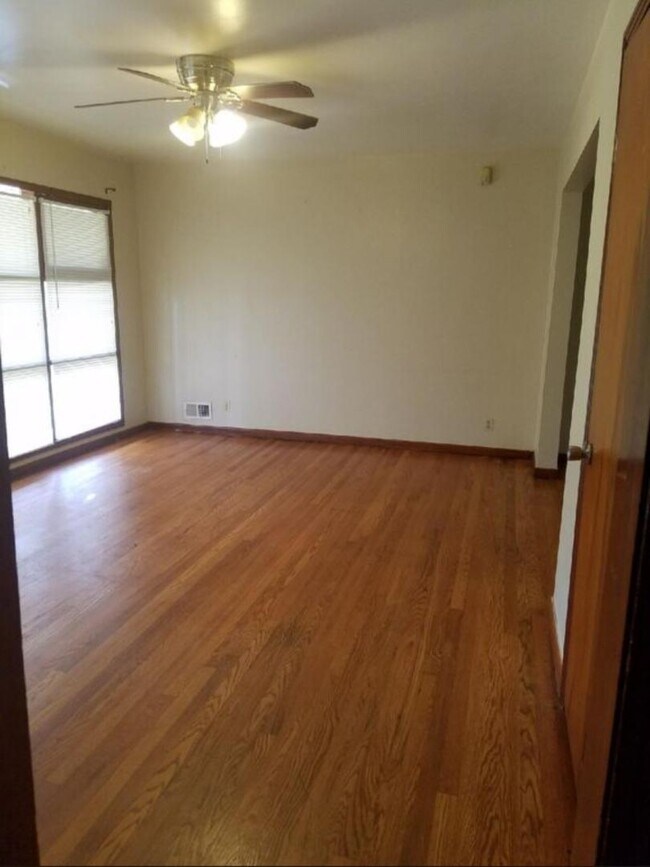 Building Photo - 1969 Mark Trail