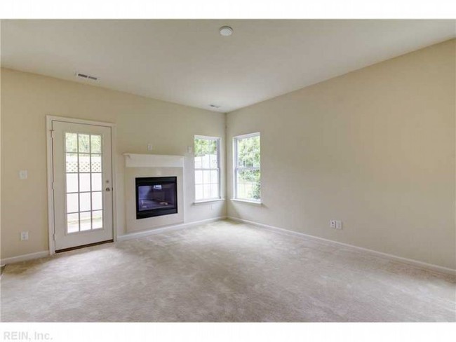 Building Photo - 3770 Pear Orchard Way