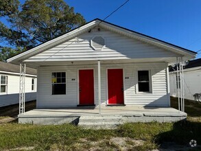 Building Photo - 812-814 E Grand Ave