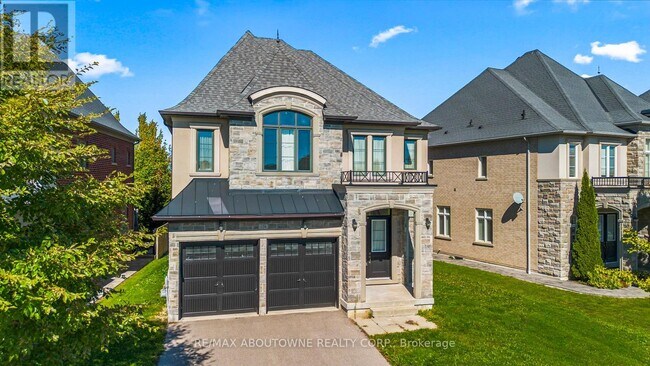 Building Photo - 129 Robert Berry Crescent