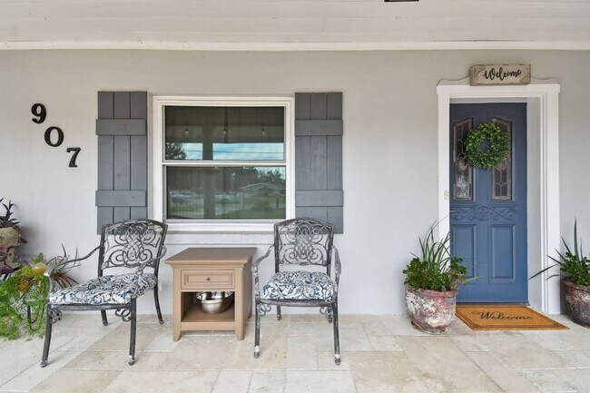 Foto del edificio - 907 Crenshaw Lake Rd