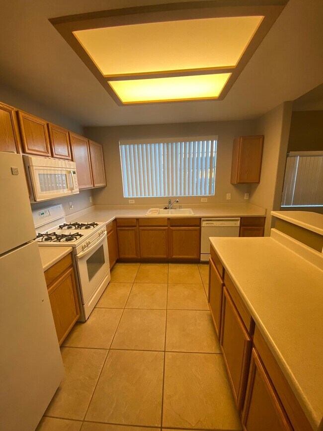 Foto del edificio - AMERICANA Property Mgmt - 2 bedroom condo ...