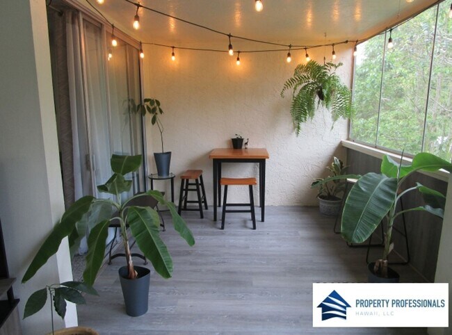 Building Photo - 3rd floor condo unit - fully furnished!