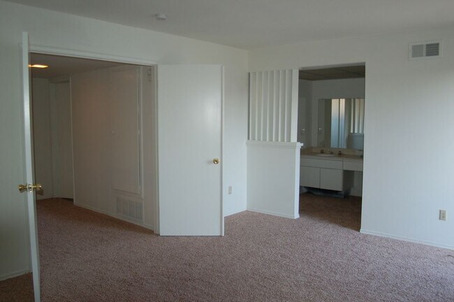 Building Photo - 307 Bagnall Ave Placentia