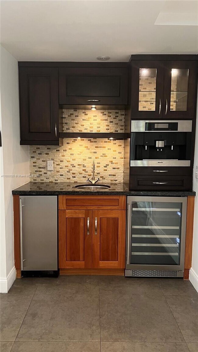 Kitchen / Bar - 2411 S Miami Ave