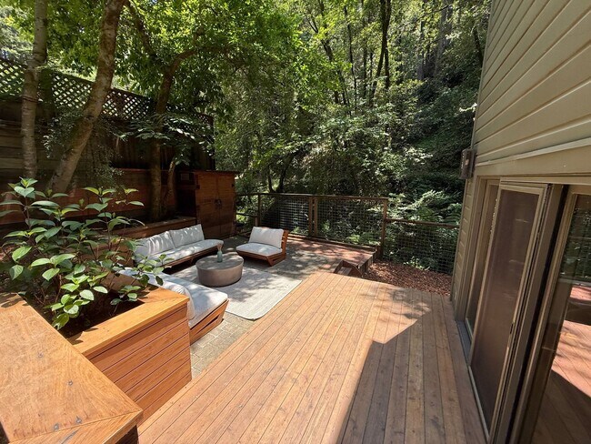 Foto del edificio - TWO BEDROOM / ONE BATH CREEKSIDE LARKSPUR ...