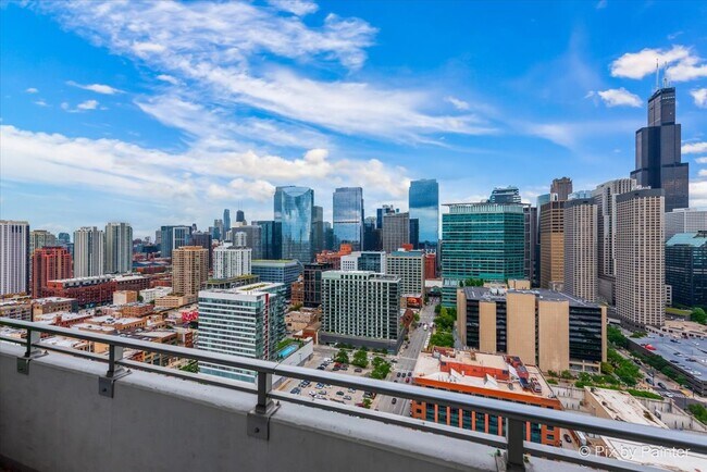 Foto del edificio - 737 W Washington Blvd