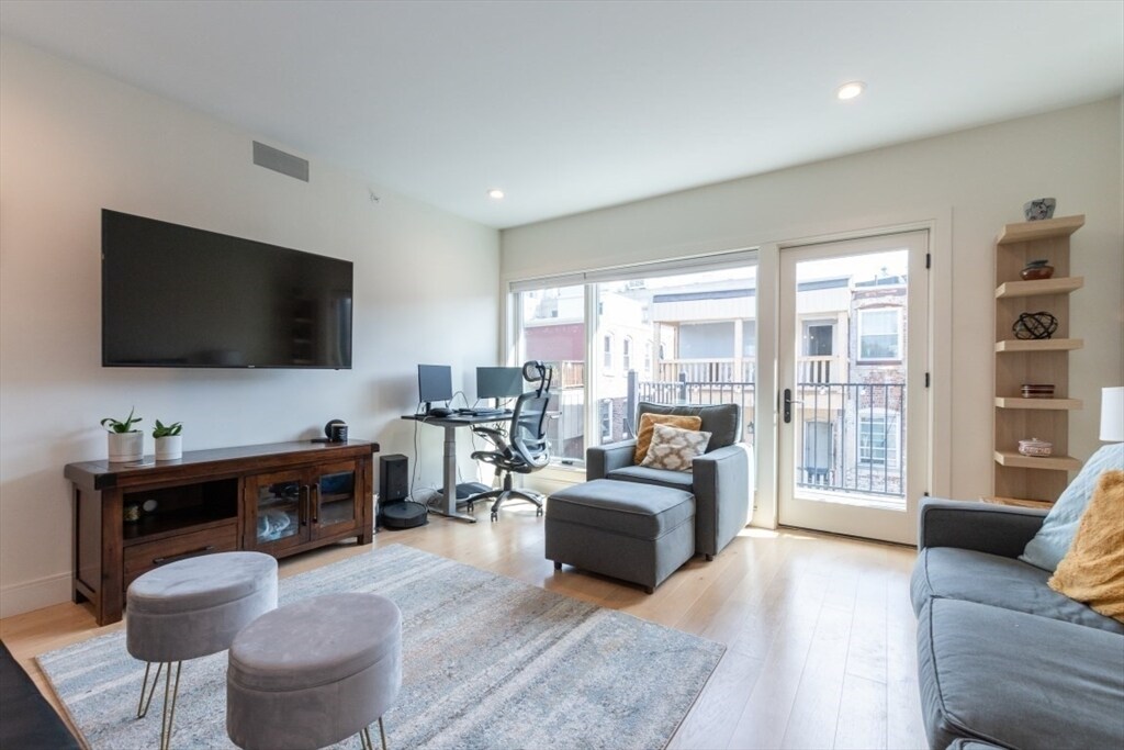 Foto principal - 69 Lubec St
