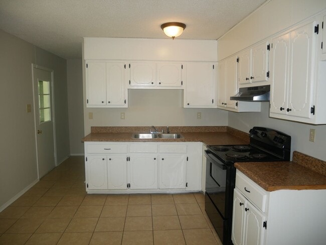 Building Photo - 5330 Lakeview Cove