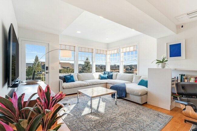 Foto del edificio - 903 Lakeside Ave S
