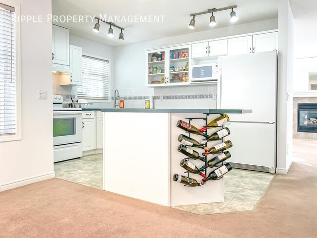 Photo du bâtiment - 50% OFF YOUR FIRST MONTHS RENT! GREAT 4 BE...