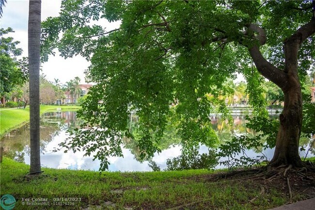 Foto del edificio - 4828 N State Rd 7