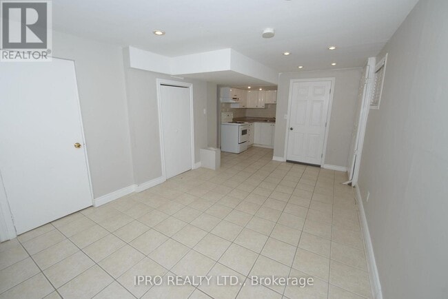 Building Photo - 3765-3765 Keenan Crescent