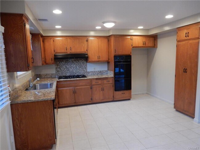 Foto del edificio - 22523 Bassett St