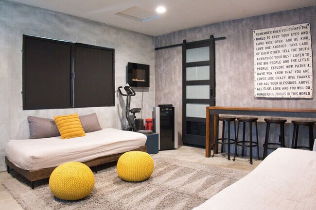 Foto del edificio - Private Resort Style Oasis, Pets, No Booki...