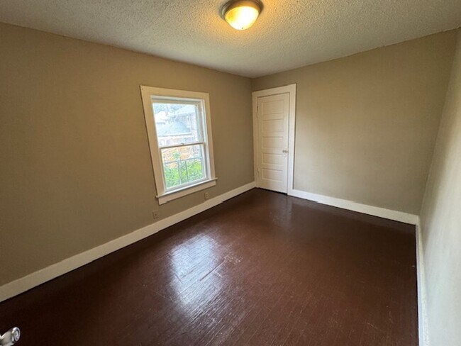 Foto del edificio - 414 Rose Ln