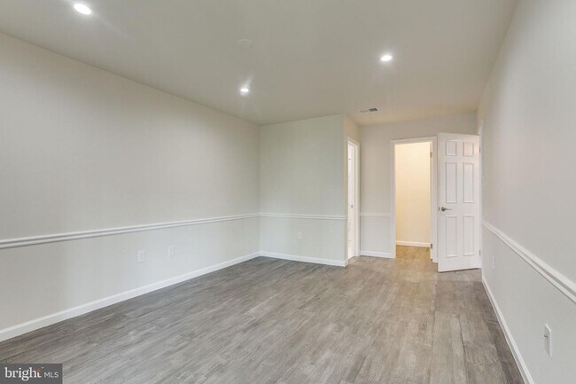 Building Photo - 20649 Shadyside Way