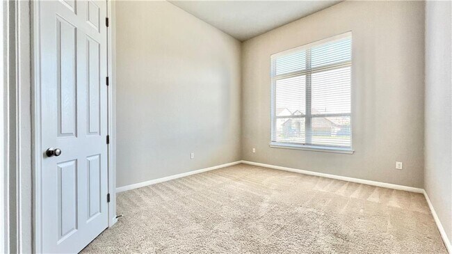 Building Photo - 711 Kingston Pl