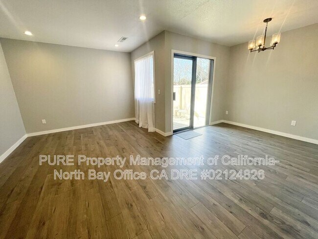 Foto del edificio - 210 Park Pl Dr