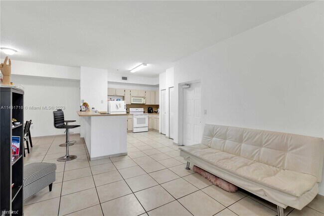 Building Photo - 3 br, 2 bath House - 7210 NW 114th Ave # 2...