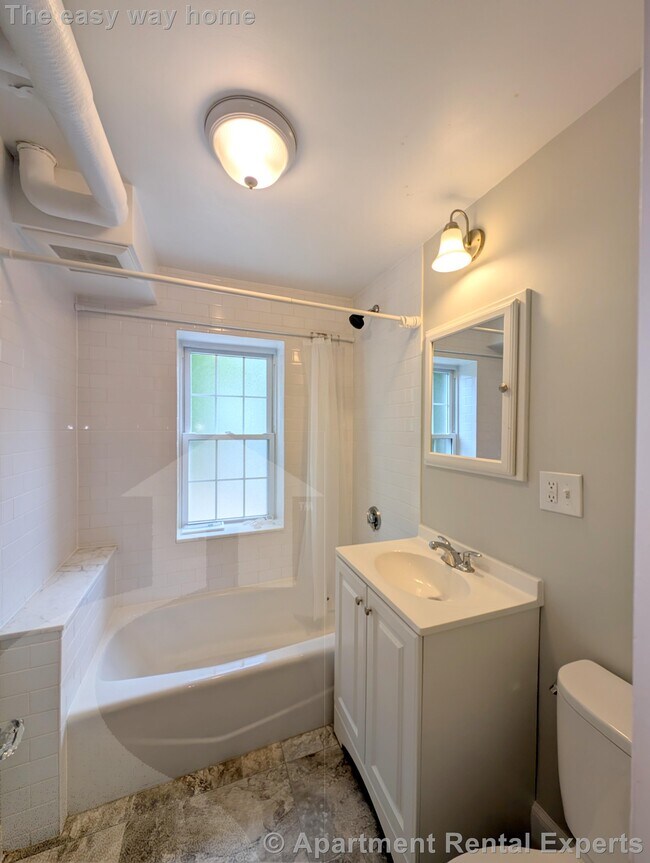 Foto del edificio - 156-158 Summer St Unit #B2