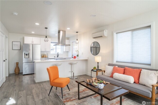 Building Photo - Cozy house close to amenities easy access to St Joe, Tacoma General