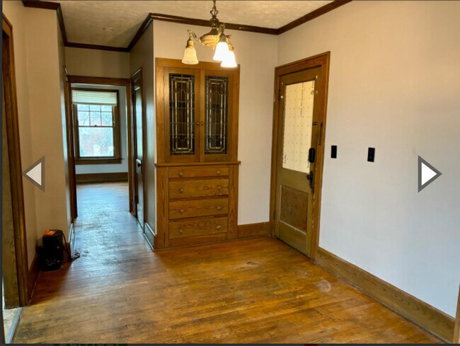 Building Photo - 128 Sargent St