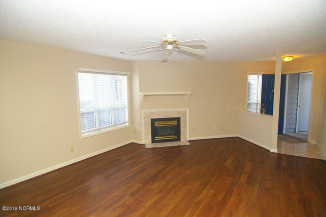 Building Photo - 103 Breezewood Dr