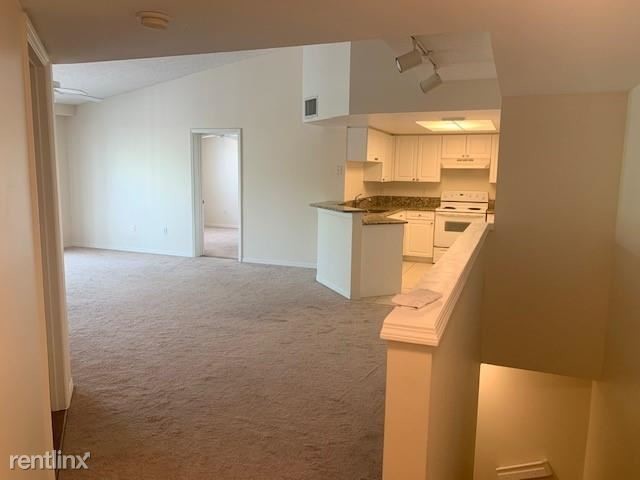 Building Photo - 1600 Crestwood Ct S