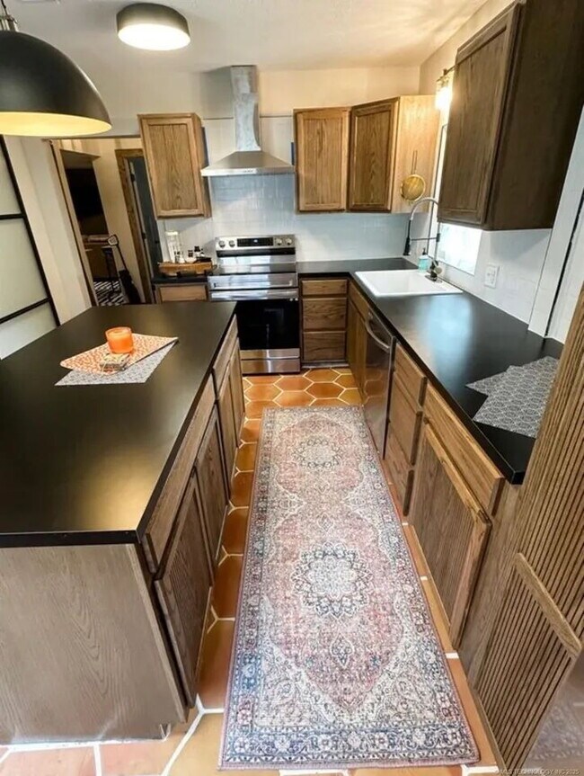 Building Photo - 3 Bedroom 2 Bath House for Lease!!