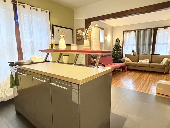 Building Photo - 693 Partington Ave