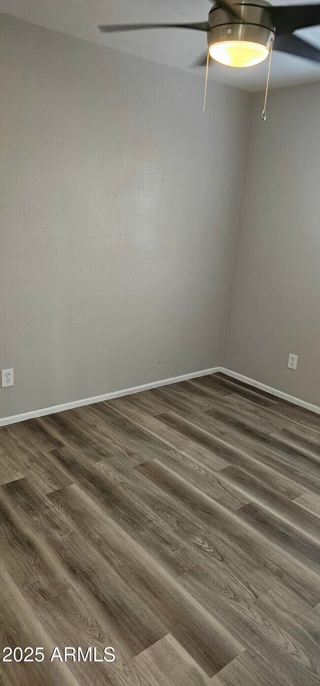 Foto del edificio - 1551 E Christy Dr