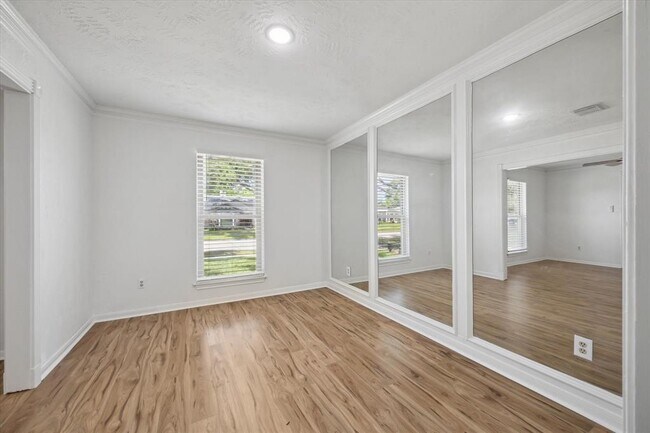 Foto del edificio - 382 Dawn Hill Dr