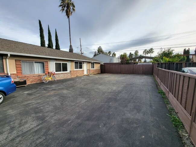 Building Photo - 3518 Olsen Dr