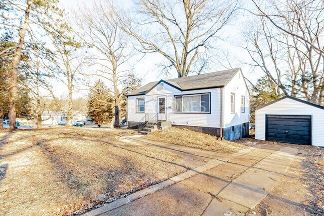 Building Photo - 7829 Monroe Dr