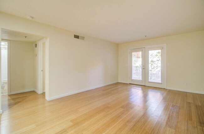 Foto del edificio - 4704 E Paradise Village Pkwy N