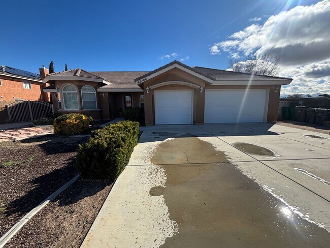 Foto del edificio - COMING SOON! 4-Bedroom Single-Story Home with Solar & RV Parking