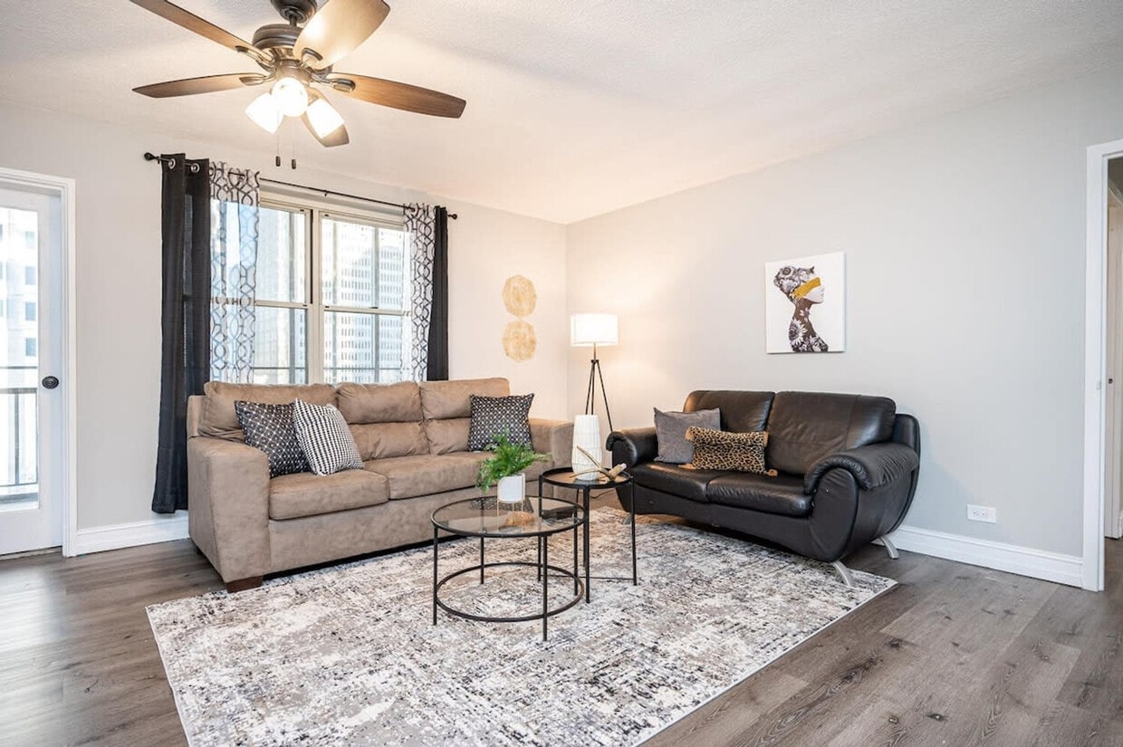 Foto principal - 300 Peachtree Rd NE