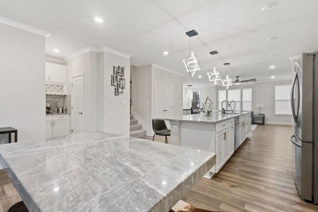 Foto del edificio - Spacious 3BR Townhome in Bryans Road